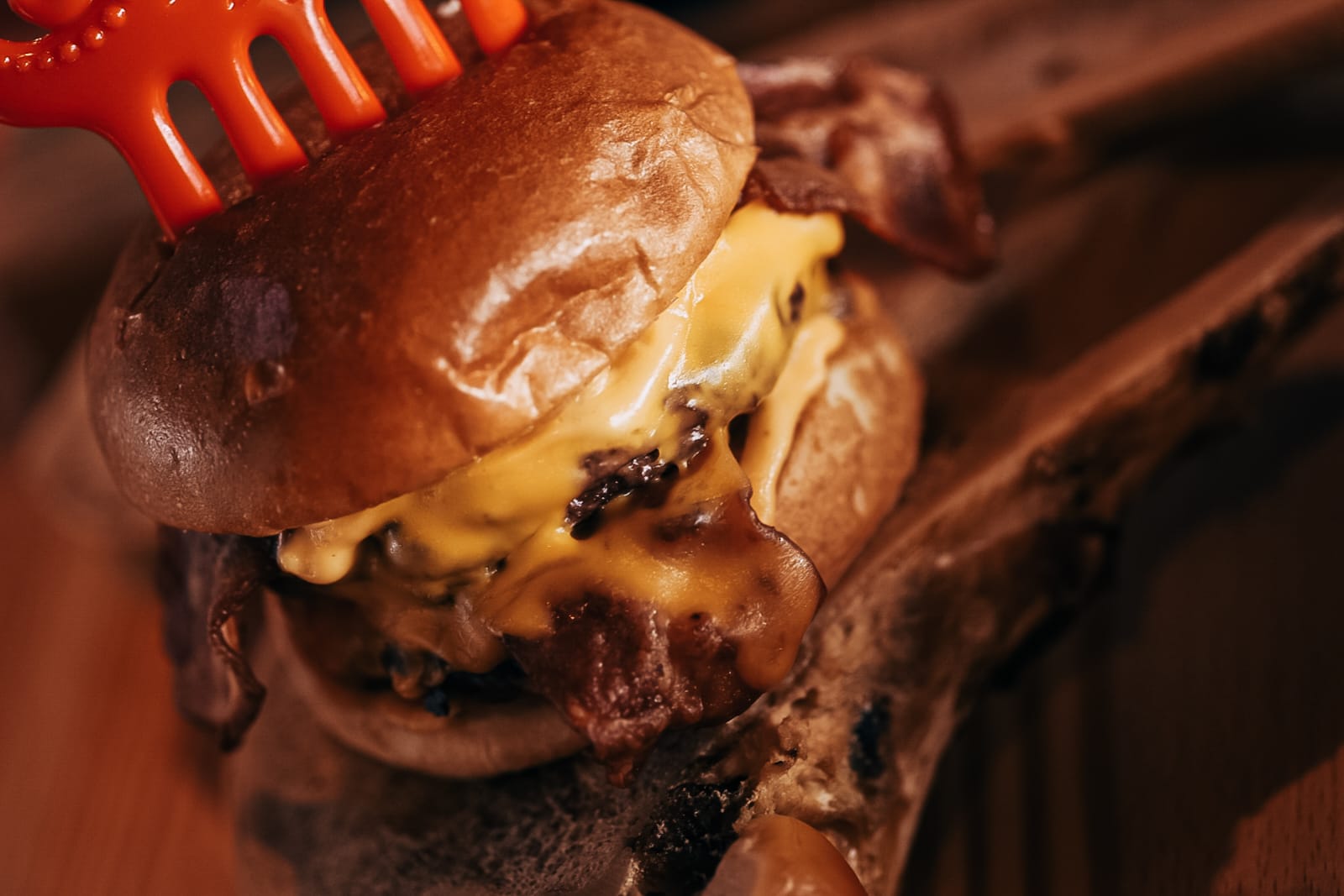 Doble Cheese Bacon de Burger Food Porn, ganadora a Mejor Hamburguesa de España 2023.